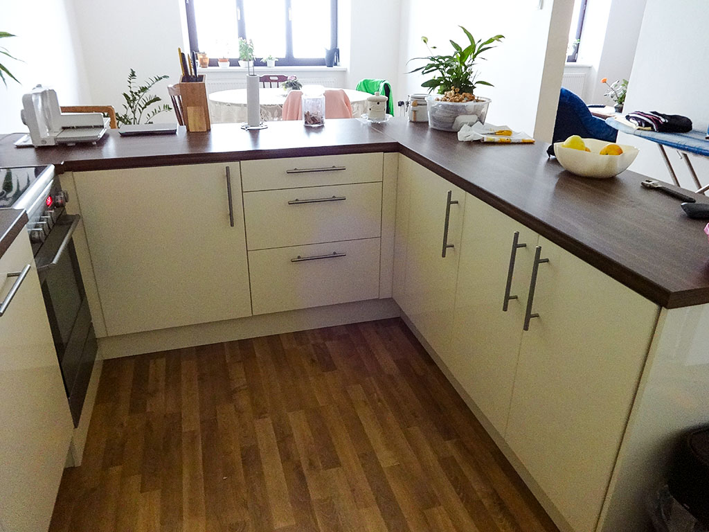 Realizace nových podlah a kuchyňské linky v Hořovicích